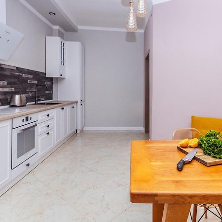 Просторные Апартаменты Класса Люкс Sochumi Exterior foto