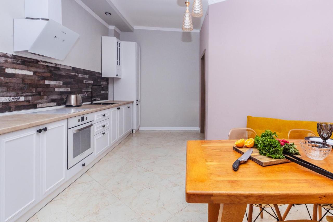 Просторные Апартаменты Класса Люкс Sochumi Exterior foto