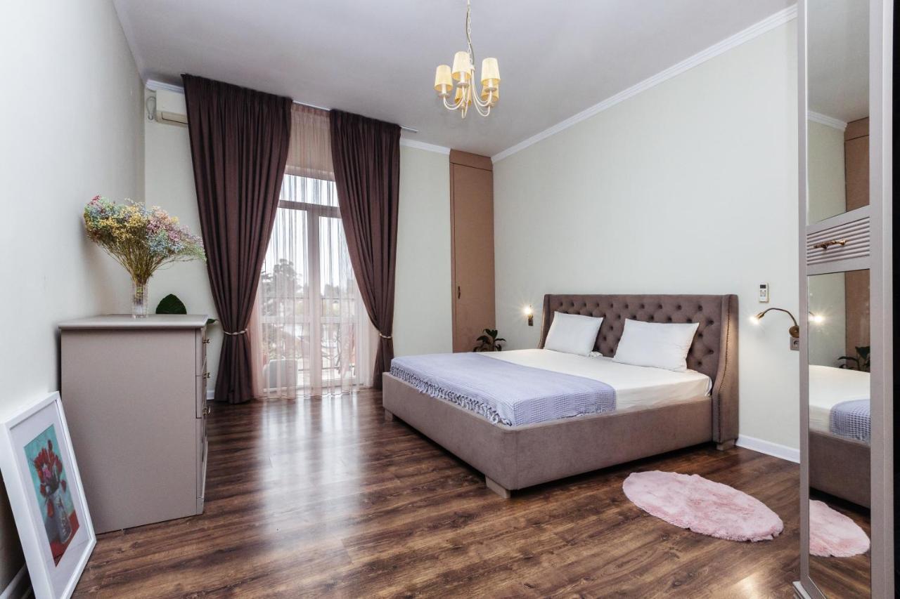 Просторные Апартаменты Класса Люкс Sochumi Exterior foto